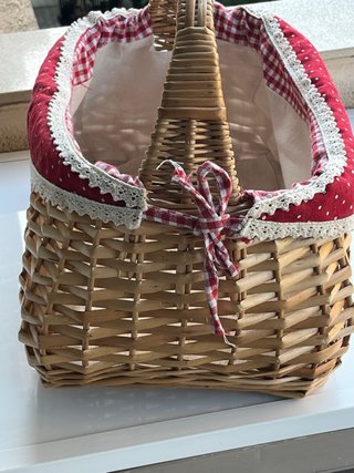 Cesta de mimbre con forro de tela