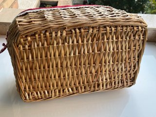Cesta de mimbre con forro de tela