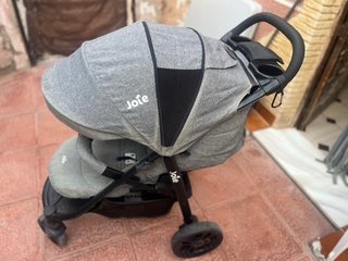 Silla de paseo Joie gris con protector de lluvia