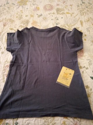 Camiseta Pikachu Talla 10 + Carta de metal dorada
