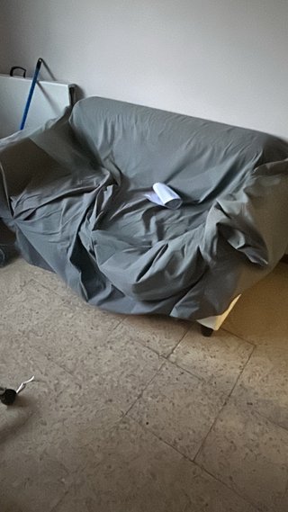 Sofá de tela gris