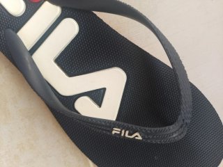 Chanclas Fila Azul Marino con Detalles Rojos