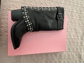 Botas Alma en Pena negras con tachuelas