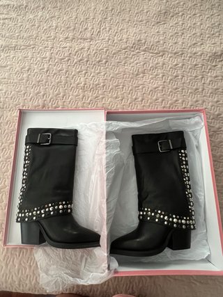 Botas Alma en Pena negras con tachuelas