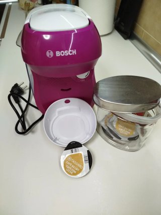 Cafetera Bosch morada y Blanca