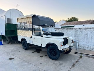 Land Rover Santana Jardinera