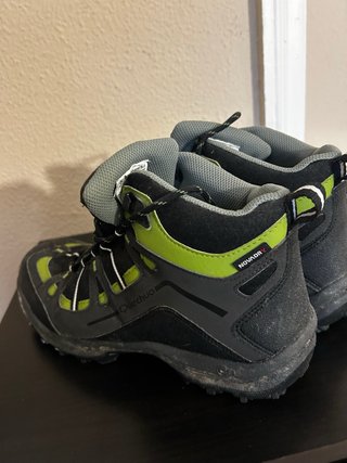 Botas Trekking Decathlon Negras y Verdes