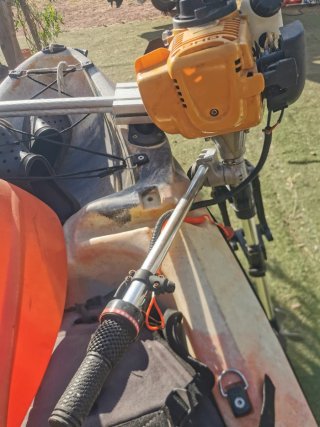 Kayak Galaxy 2+1 con motor fueraborda 4T