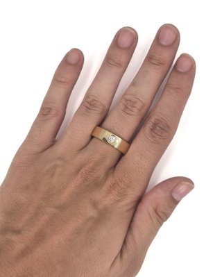 048-01-00156 Anillo Oro 18K con DIAMANTE