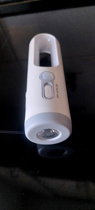 Linterna LED con Sensor de Movimiento