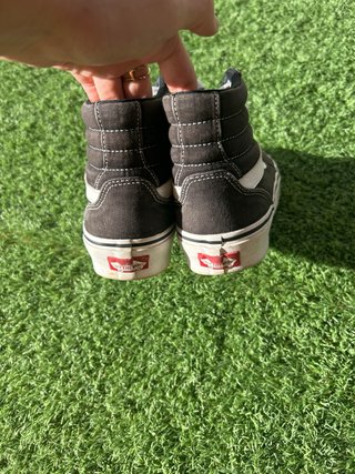 Vans Sk8-Hi negras y blancas usadas