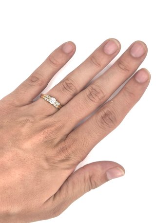 048-01-00245 Anillo Oro 18K con Diamantes