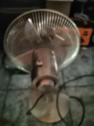 Ventilador de mesa plateado