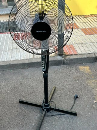 Ventilador de pie Orbegozo negro