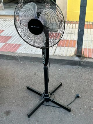 Ventilador de pie Orbegozo negro
