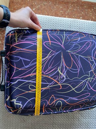 Maleta de viaje con estampado abstracto