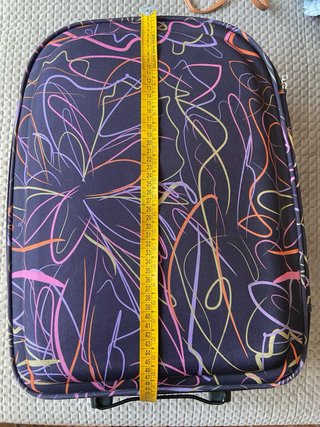 Maleta de viaje con estampado abstracto