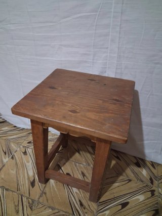 Mesa auxiliar/taburete rústico de madera