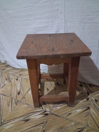 Mesa auxiliar/taburete rústico de madera