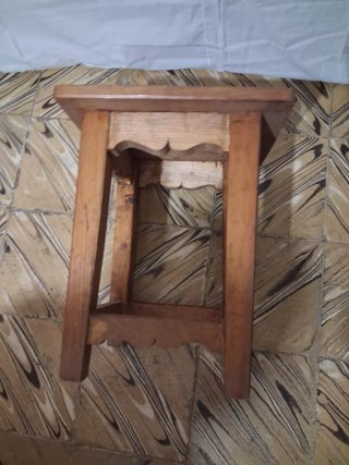 Mesa auxiliar/taburete rústico de madera