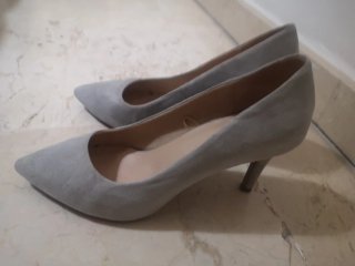Zapatos de tacón grises