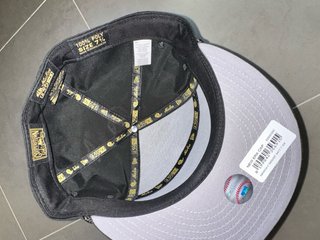 Gorra New Era NY negra y dorada Talla 7 3/8