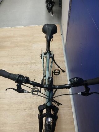 Bicicleta eléctrica trekking cuadro bajo Riverside 100 E