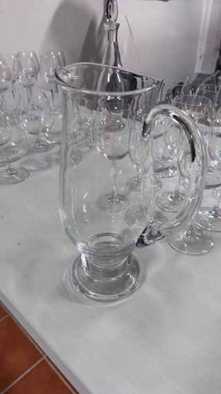 Juego de copas y jarra de cristal