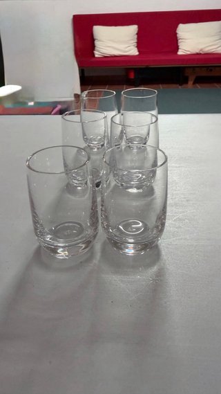 Juego de copas y jarra de cristal