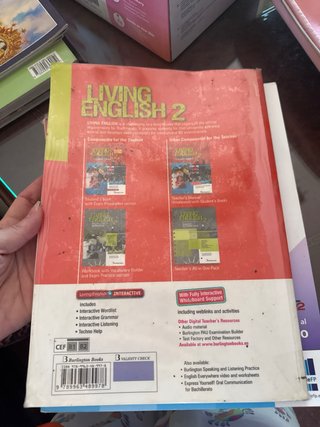 Living English 2 Bachillerato. Student's book