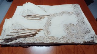 Tovaglia beige con pizzo