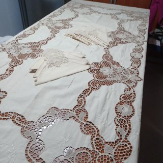 Tovaglia beige con pizzo
