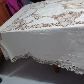 Tovaglia beige con pizzo