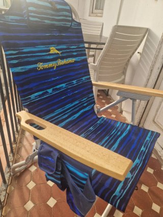 Silla Playa Tommy Bahama y dos tumbonas
