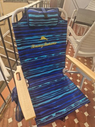 Silla Playa Tommy Bahama y dos tumbonas