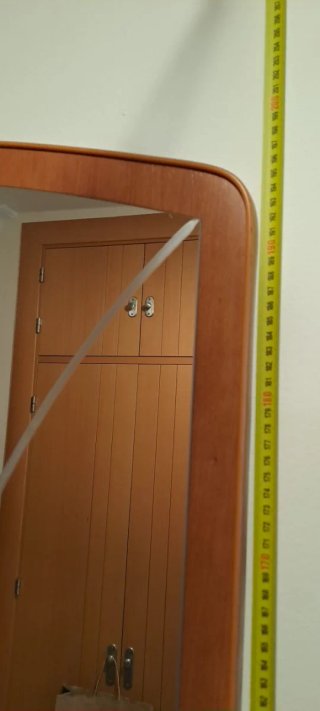 Recibidor de madera y cristal