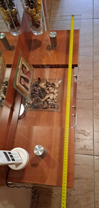 Recibidor de madera y cristal