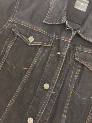Chaqueta vaquera negra orgullo gay