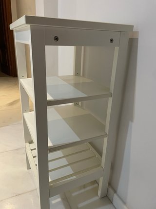 Cómoda blanca de madera