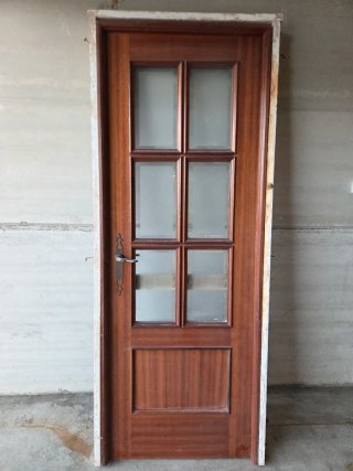 Puerta madera y cristal