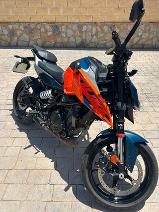 KTM Duke 2024 Naranja/Negra