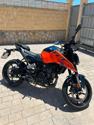 KTM Duke 2024 Naranja/Negra