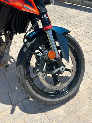 KTM Duke 2024 Naranja/Negra