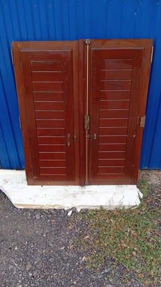 Ventana doble de madera
