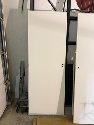 Puerta blanca lisa