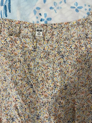 Blusa corta floral mangas abullonadas Talla XS