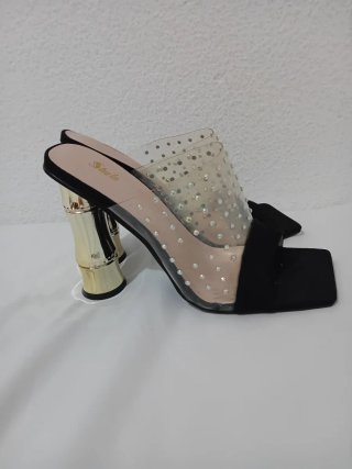 Sandalias de tacón transparentes con pedrería