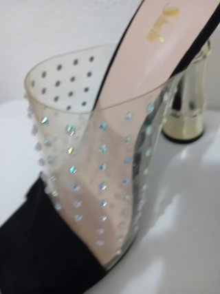 Sandalias de tacón transparentes con pedrería