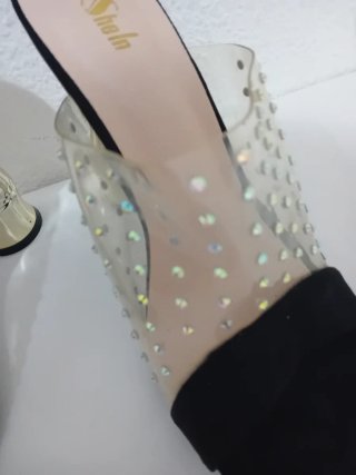 Sandalias de tacón transparentes con pedrería