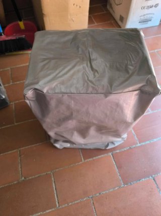 Estufa de parafina negra con funda